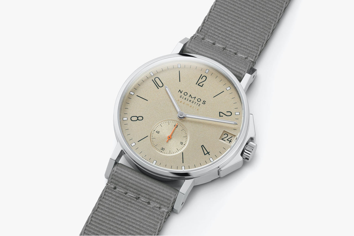 NOMOS Ahoi neomatik 38 date sand — ref. 527
