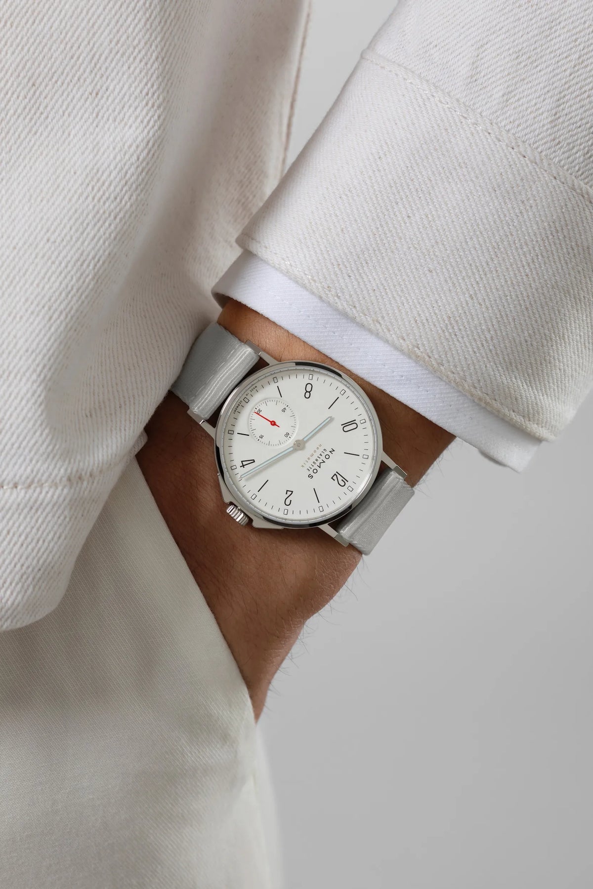 NOMOS  Ahoi neomatik 560