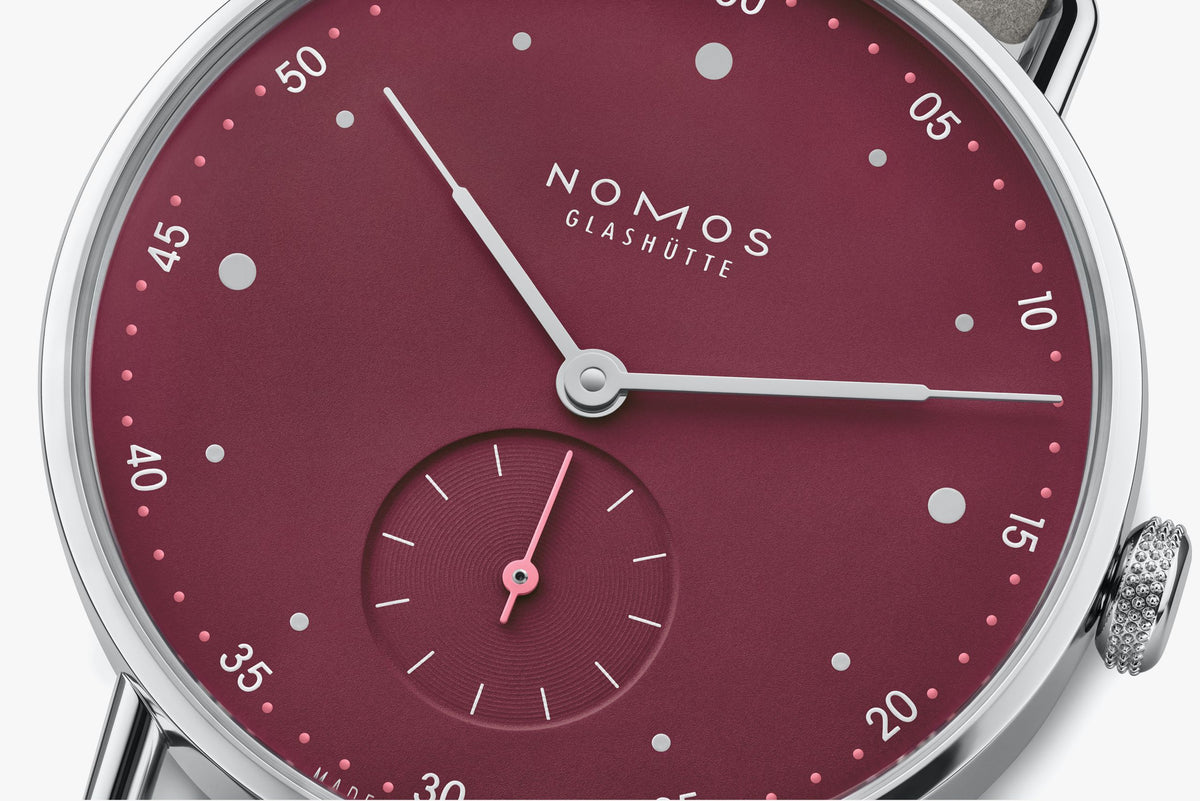 NOMOS Metro 33 muted red — ref. 1123