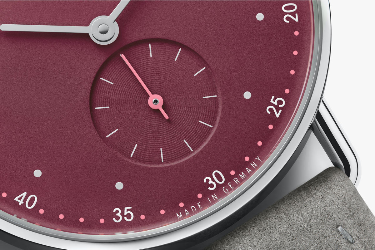 NOMOS Metro 33 muted red — ref. 1123