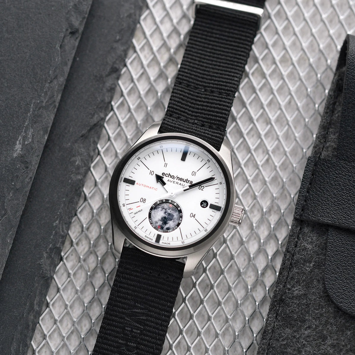 echo/neutra AVERAU 39 Moon phase “Big Moon” White