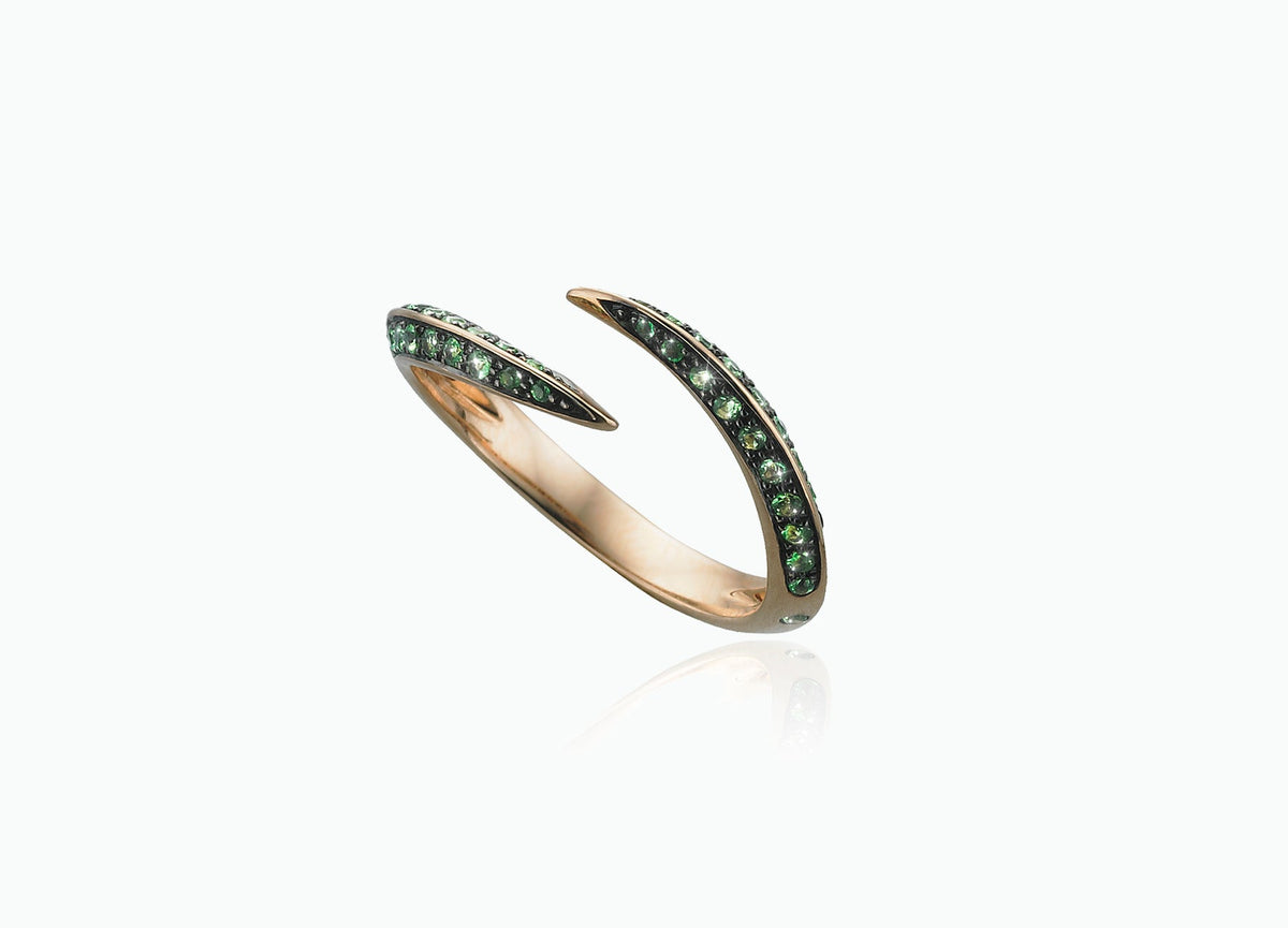 BLACK STAR SINGLE CLAW RING WITH TSAVORITES