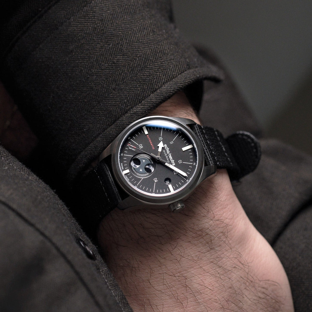 AVERAU 39 Moon phase Black — 2