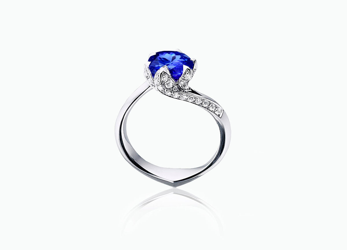CORNFLOWER BLUE SAPPHIRE LILY PAD RING