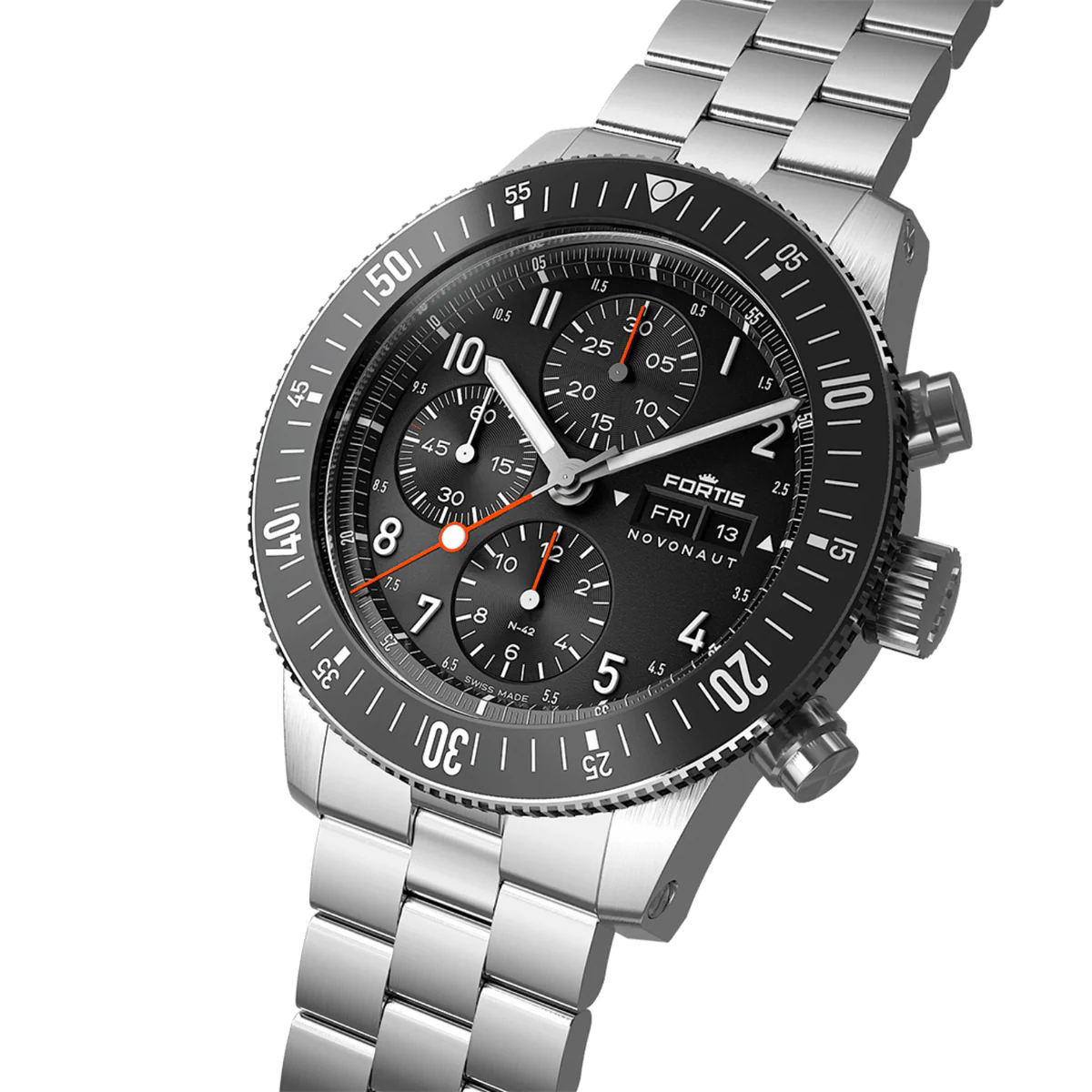 FORTIS Novonaut N-42 Legacy Edition on block bracelet