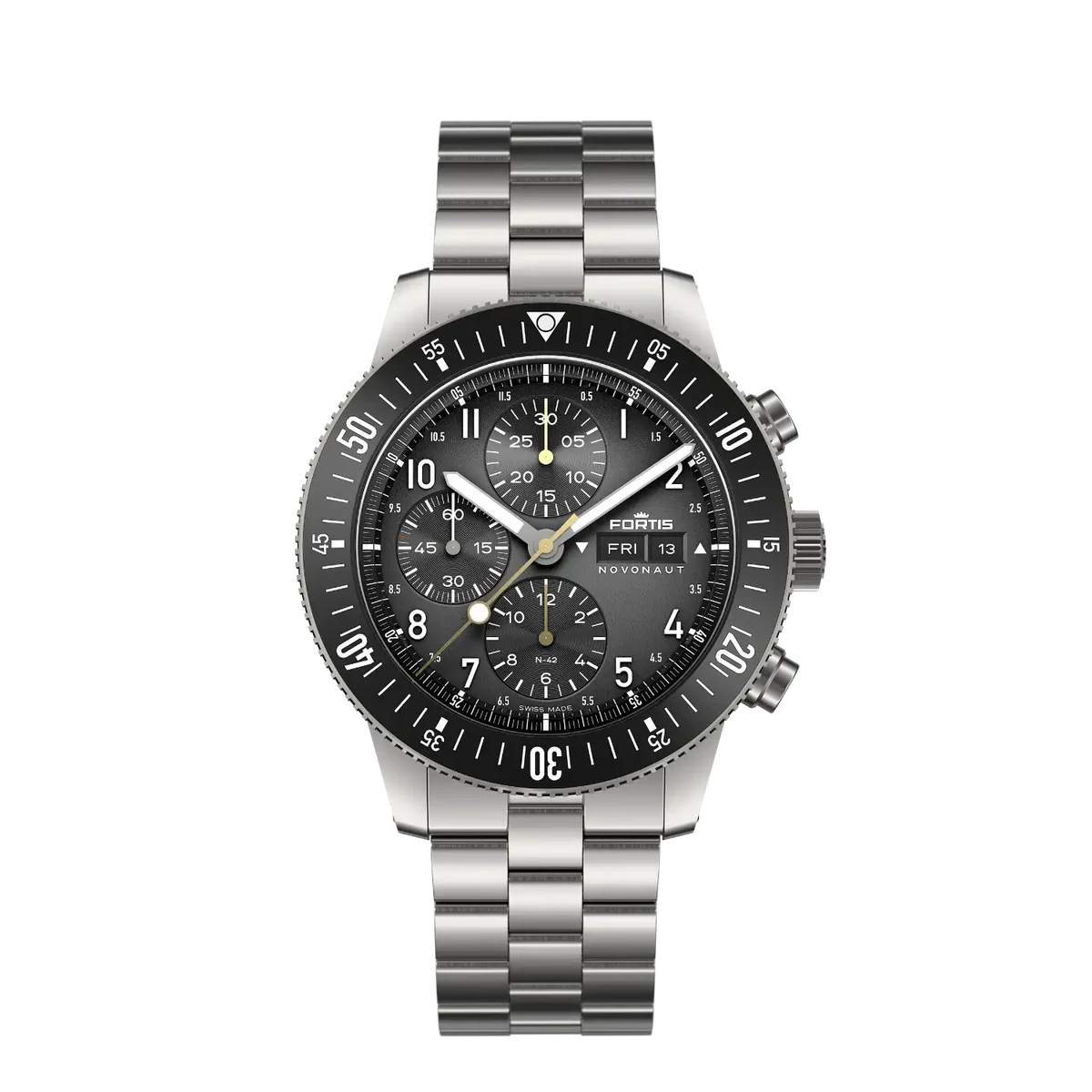 FORTIS Novonaut N-42 Titanium Legacy on block bracelet