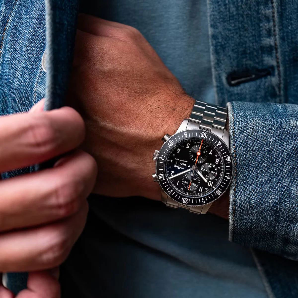 FORTIS Novonaut N-42 Legacy Edition on block bracelet