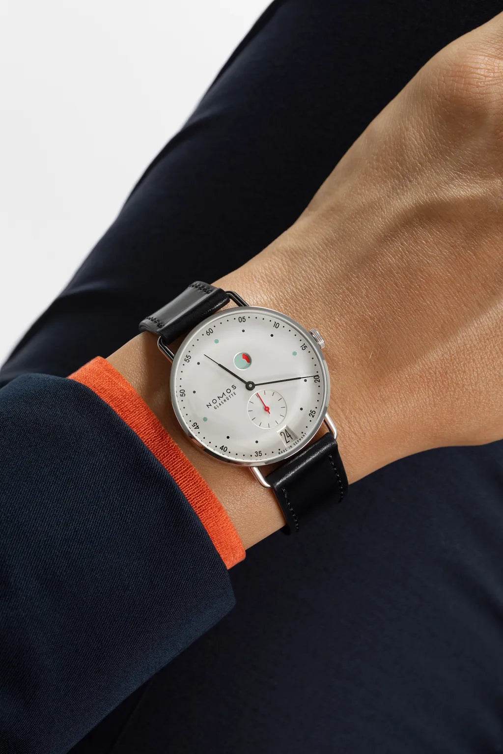 NOMOS Metro date power reserve