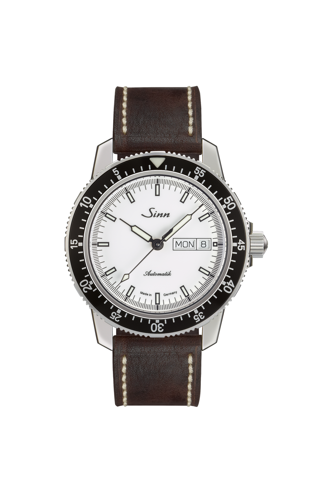 104 St Sa I W – Front view with strap