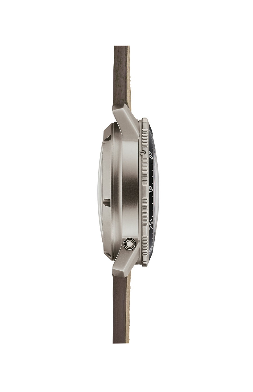 103 Ti Ar – Left side view