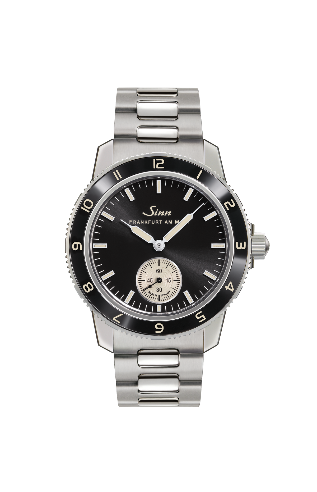 104 Classic 12 – Front view with strap