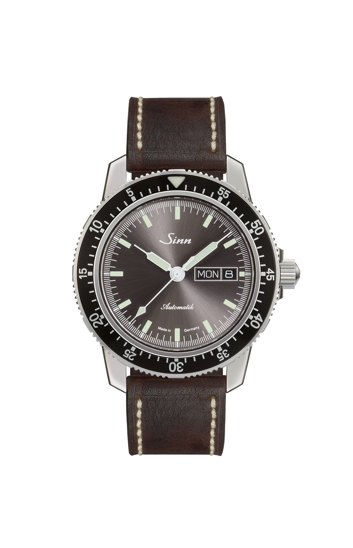 104 St Sa I A – Front view with strap