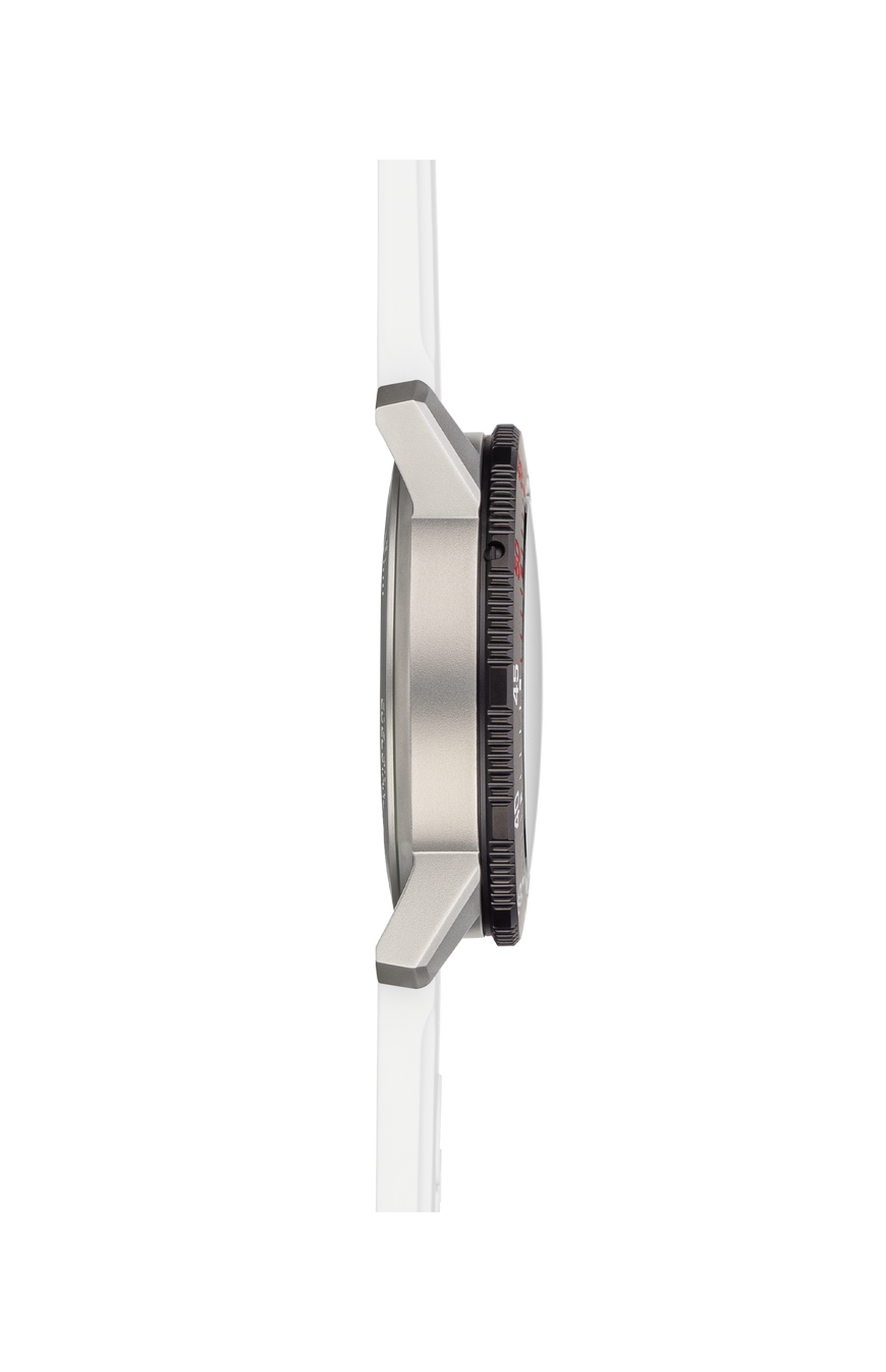 105 Eintracht – Left side view