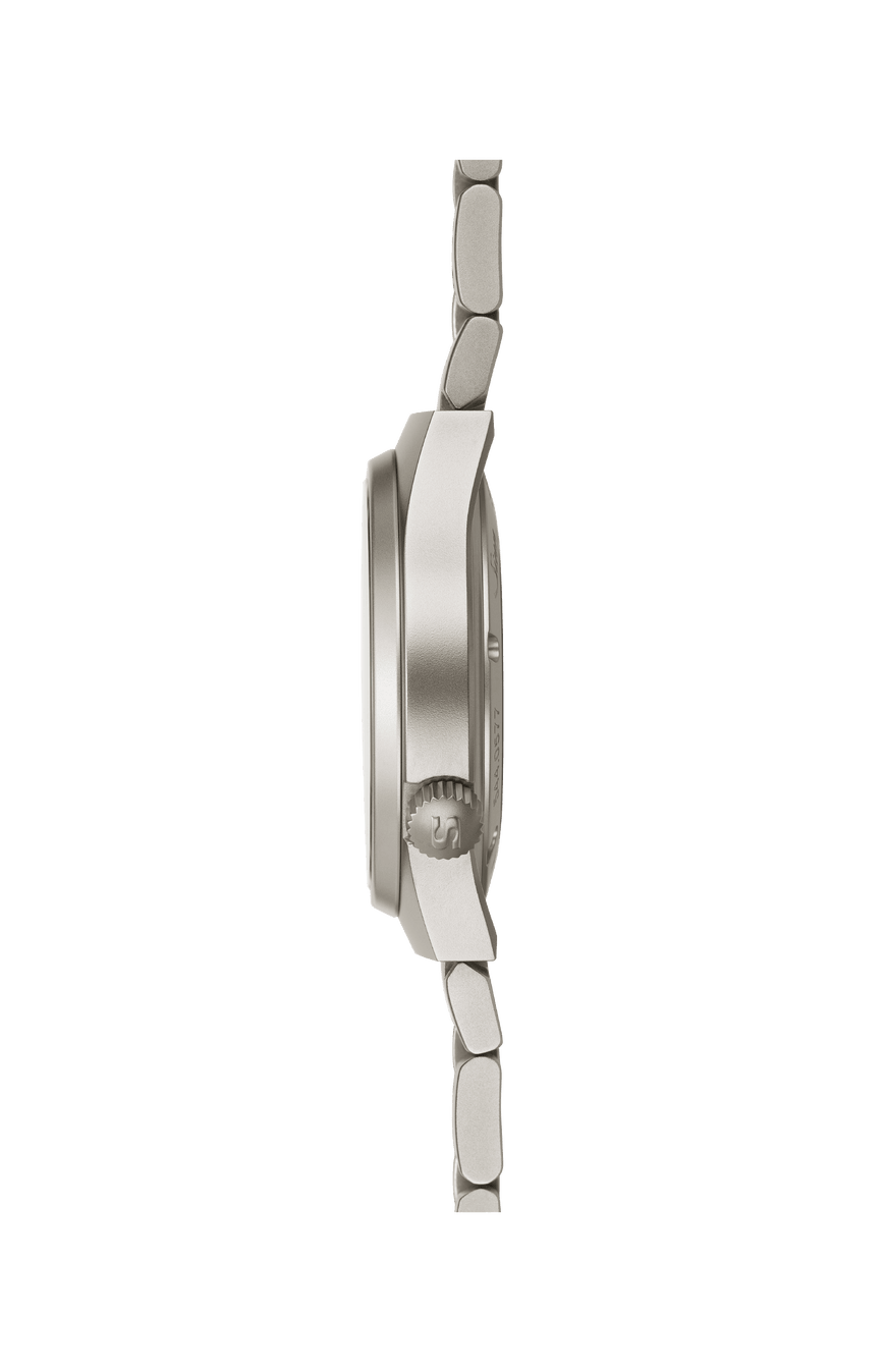 544 RS – Right side view