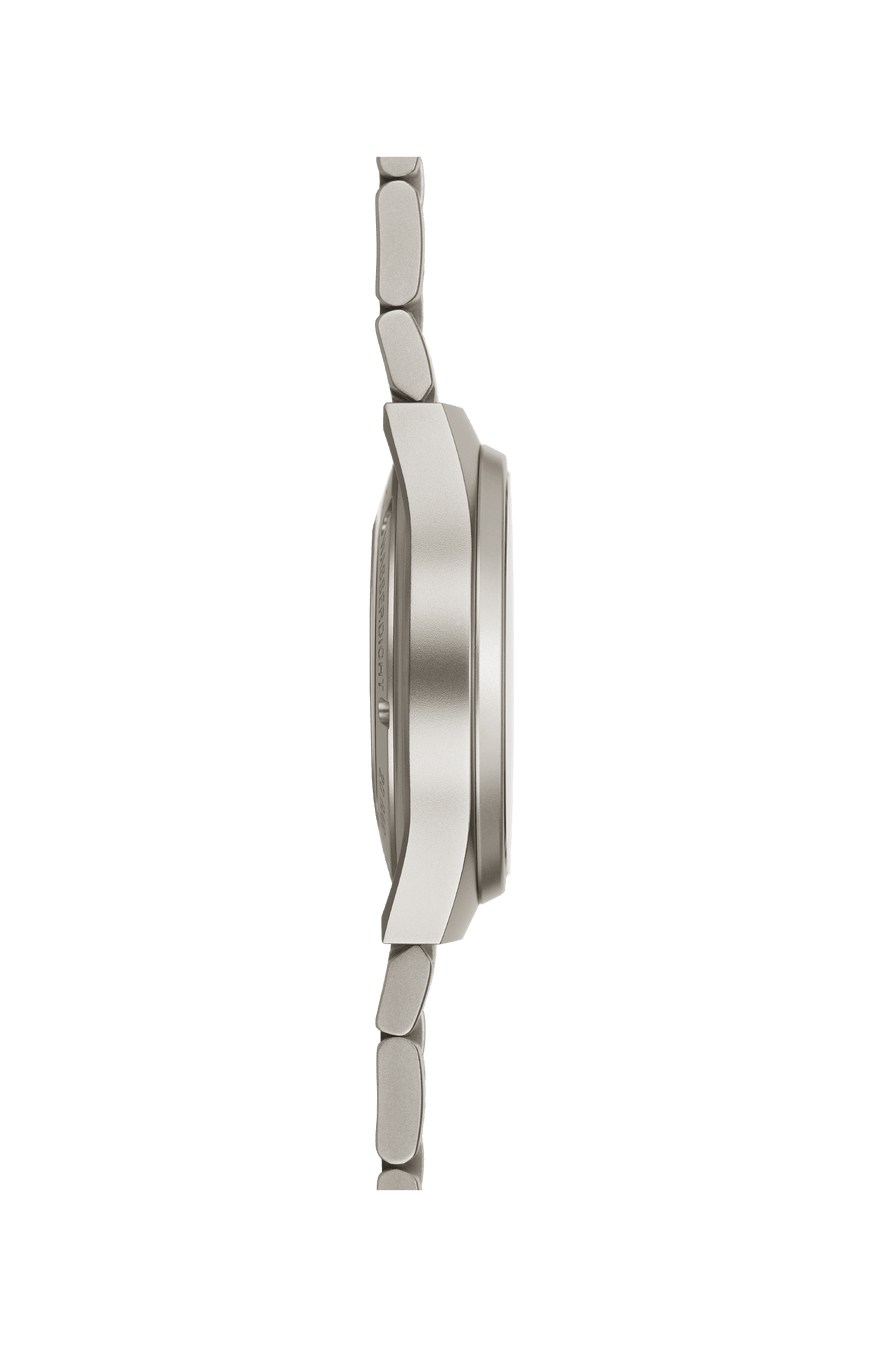 544 RS – Left side view